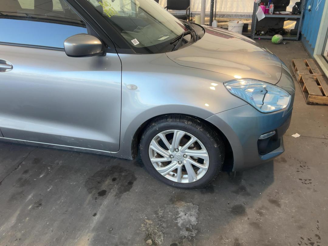 Photo '2' of Suzuki Swift GL Photo '2' of Suzuki Swift GL