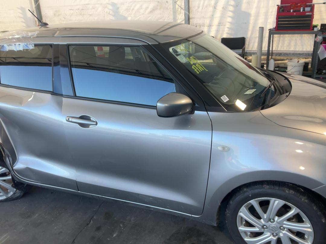 Photo '3' of Suzuki Swift GL Photo '3' of Suzuki Swift GL