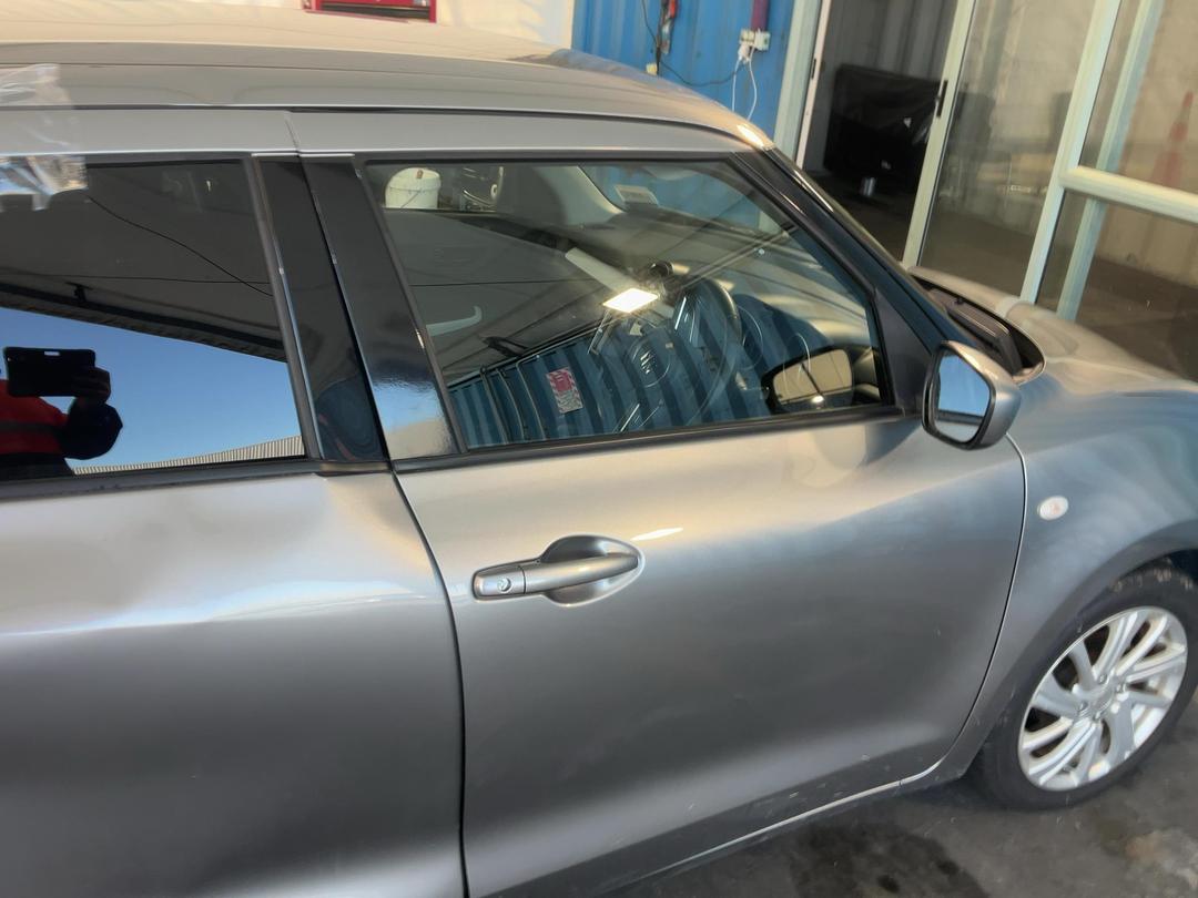 Photo '17' of Suzuki Swift GL Photo '17' of Suzuki Swift GL
