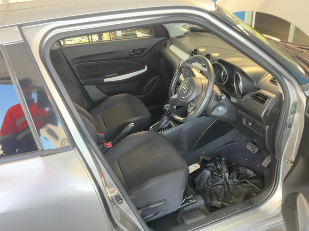 Photo '22' of Suzuki Swift GL Photo '22' of Suzuki Swift GL