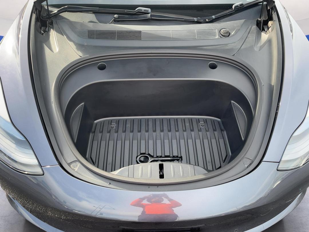 Photo '13' of Tesla Model 3
