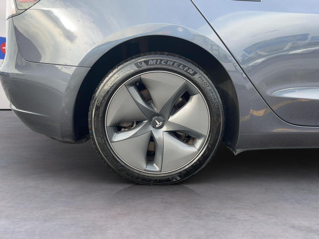 Photo '12' of Tesla Model 3