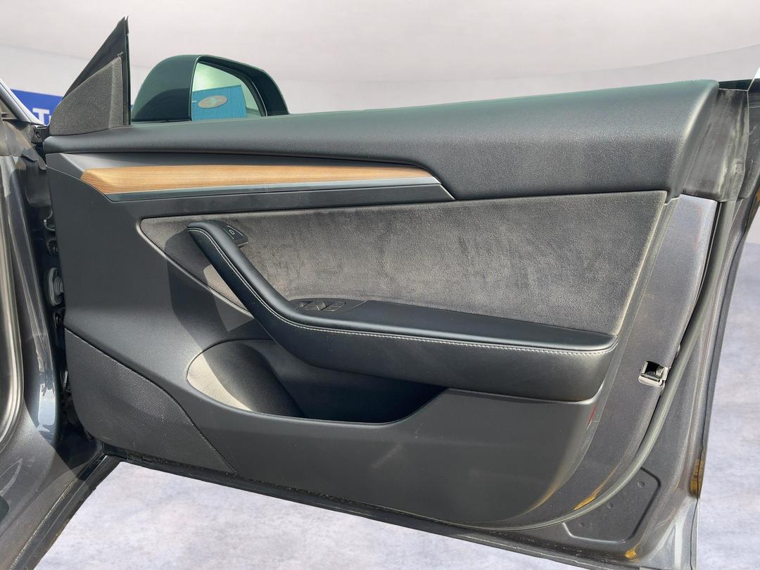 Photo '15' of Tesla Model 3