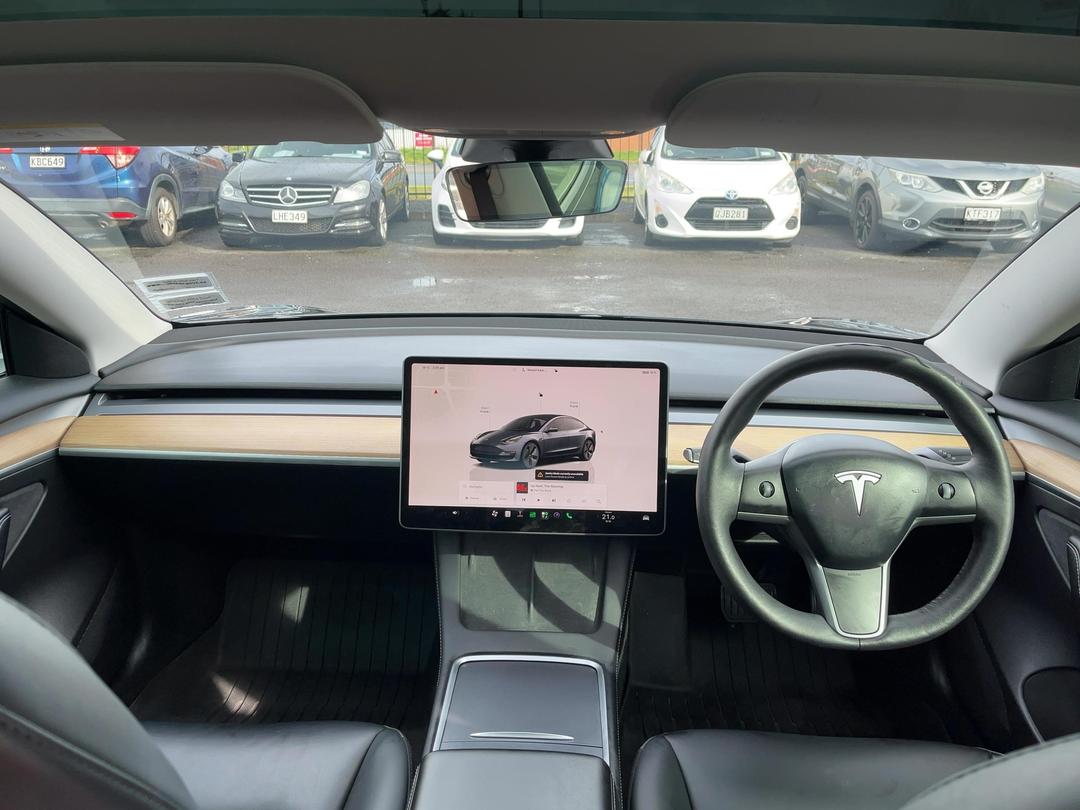 Photo '17' of Tesla Model 3