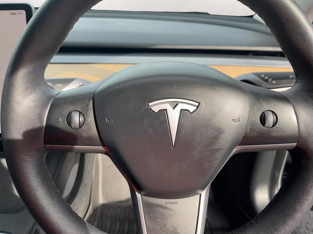 Photo '24' of Tesla Model 3