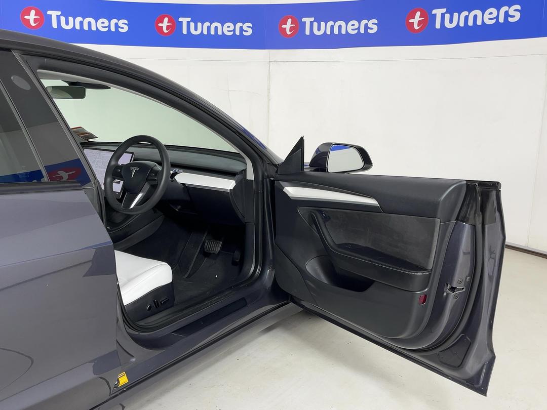 Photo '15' of Tesla Model 3