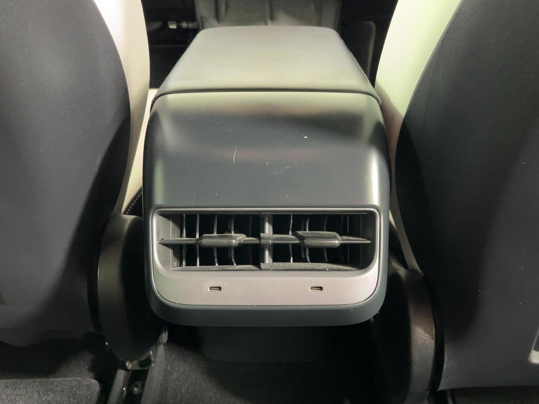 Photo '30' of Tesla Model 3