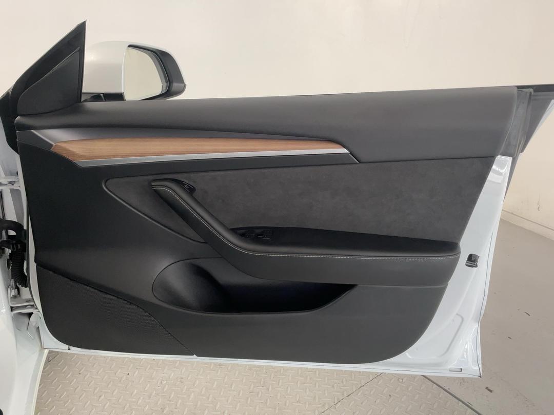 Photo '15' of Tesla Model 3