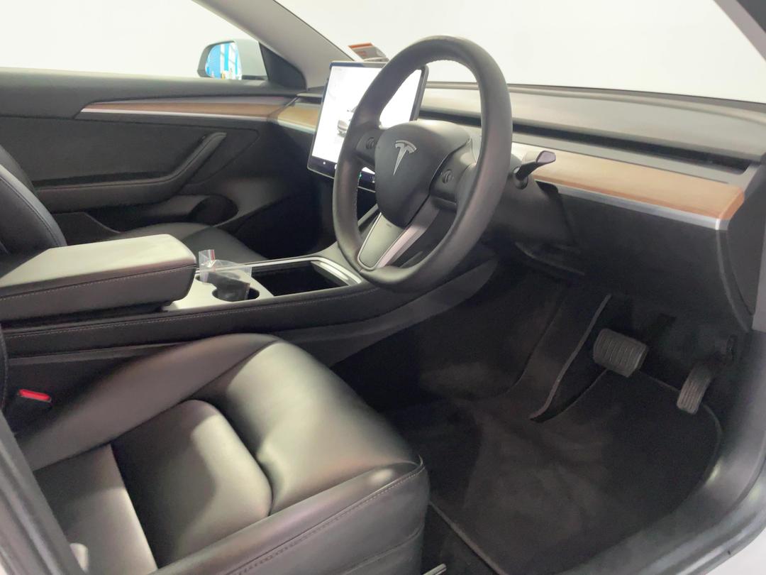 Photo '16' of Tesla Model 3
