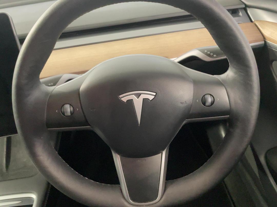 Photo '25' of Tesla Model 3