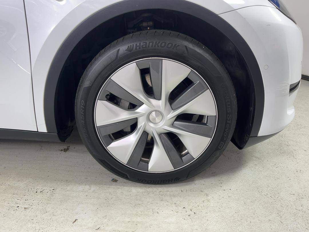 Photo '9' of Tesla Model Y