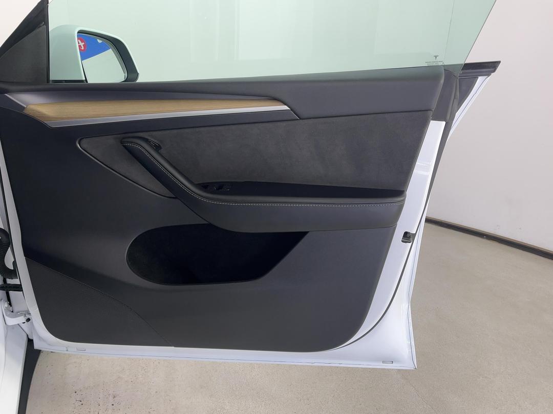 Photo '15' of Tesla Model Y