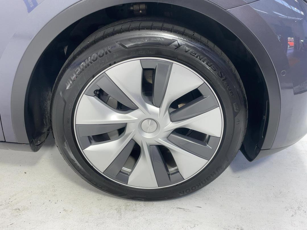 Photo '9' of Tesla Model Y