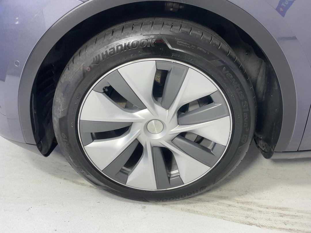 Photo '10' of Tesla Model Y
