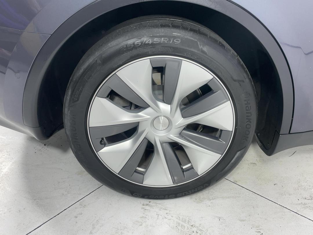 Photo '12' of Tesla Model Y