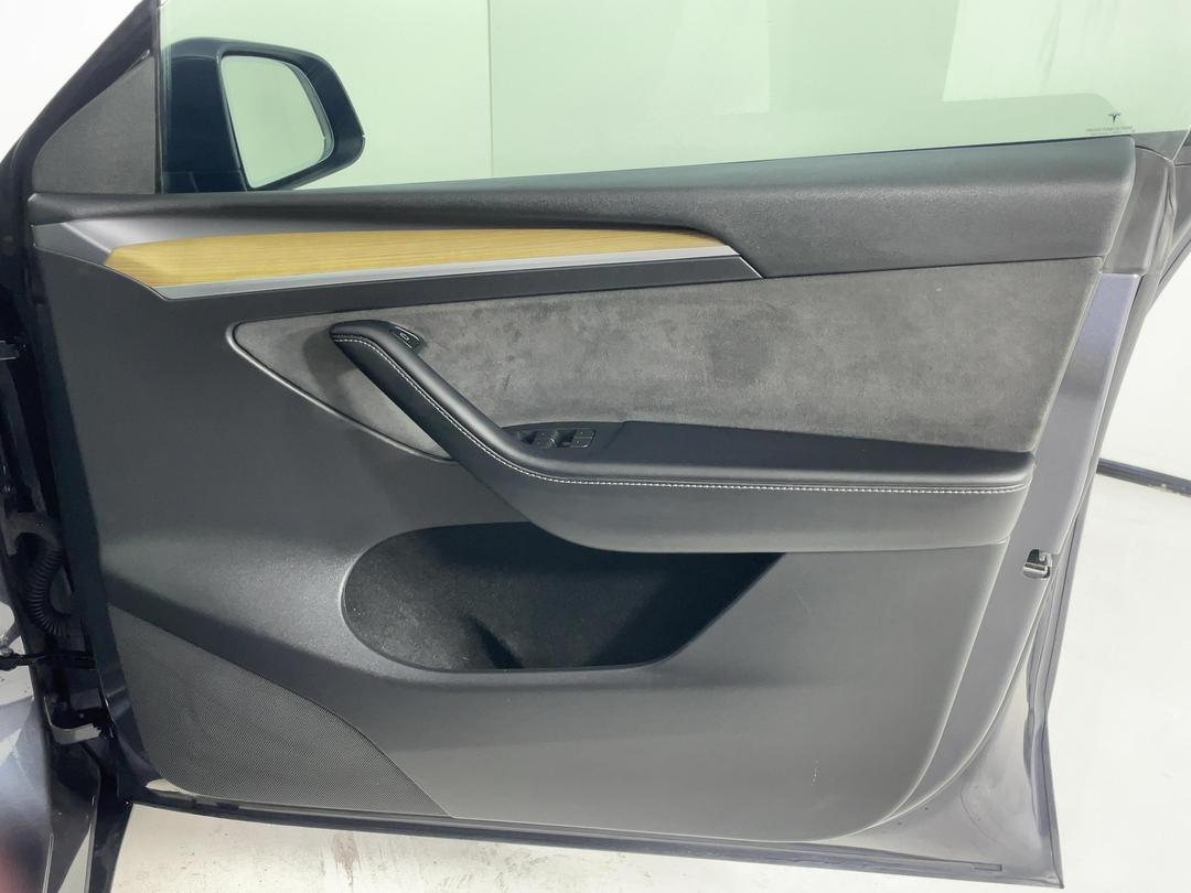 Photo '15' of Tesla Model Y