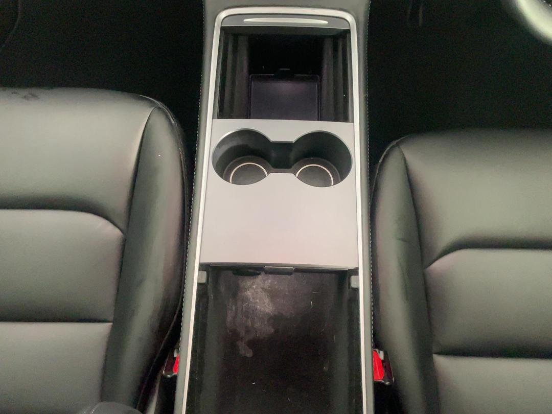 Photo '18' of Tesla Model Y