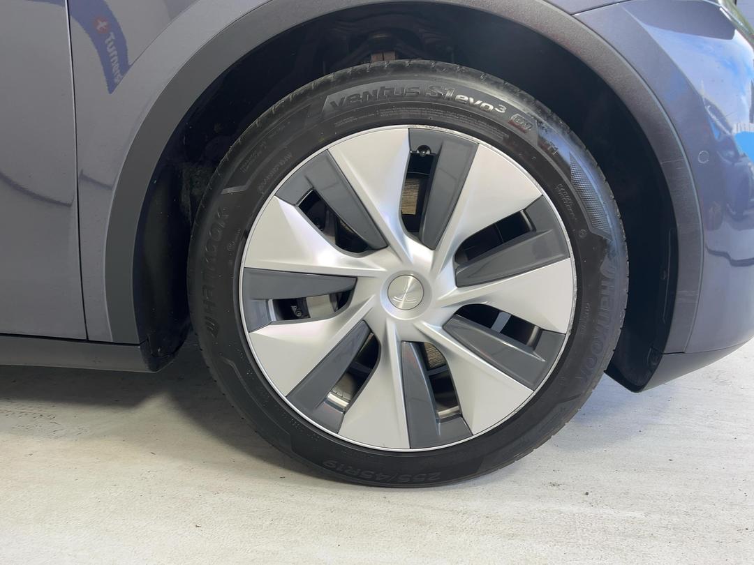 Photo '9' of Tesla Model Y