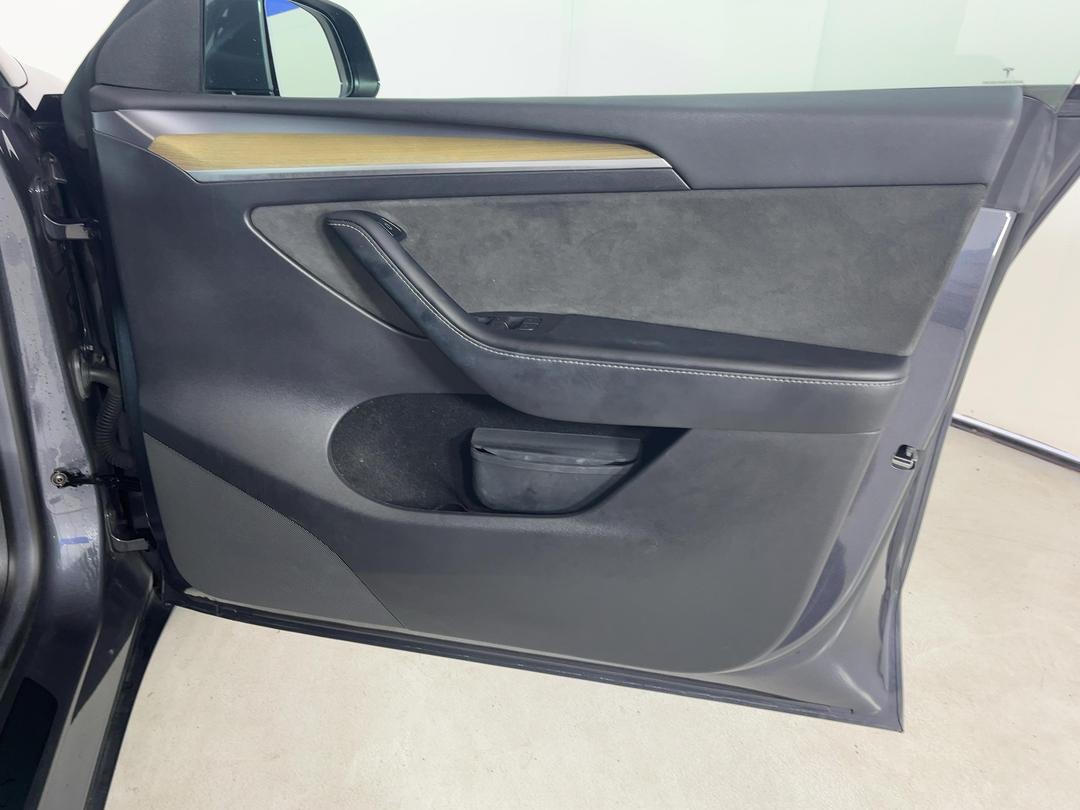 Photo '15' of Tesla Model Y
