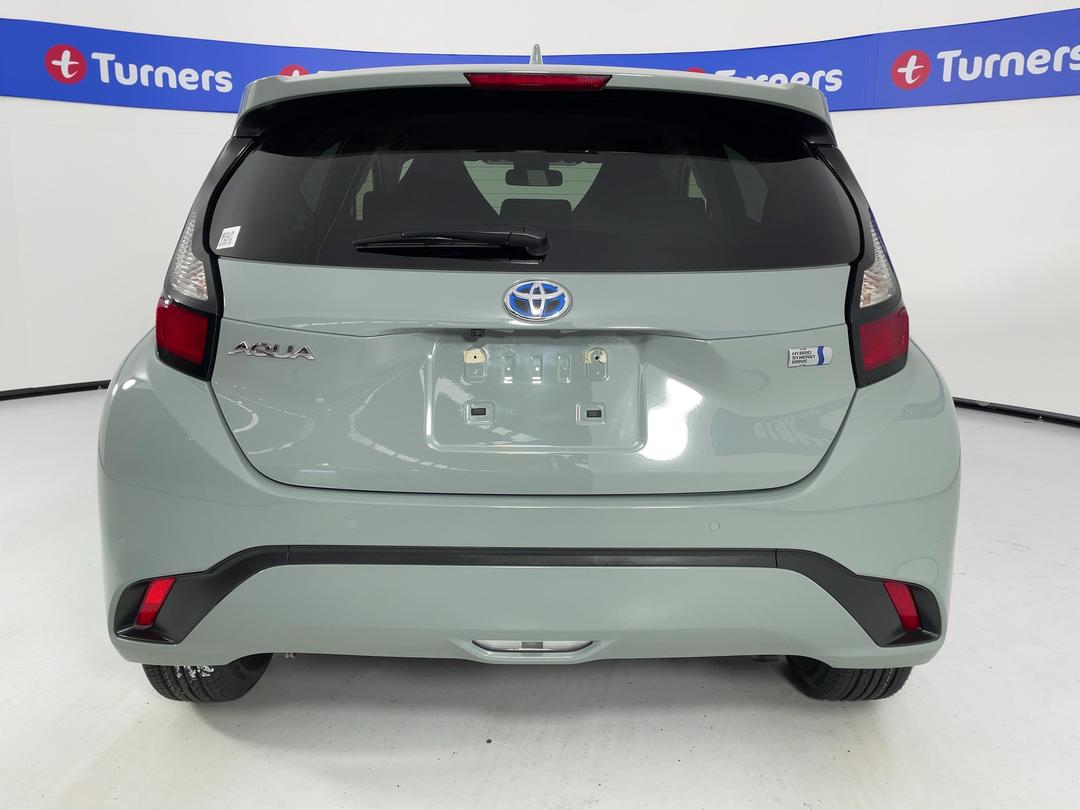 Photo '6' of Toyota Aqua