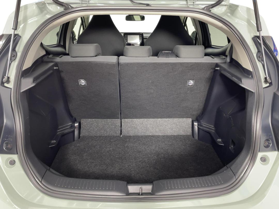 Photo '14' of Toyota Aqua