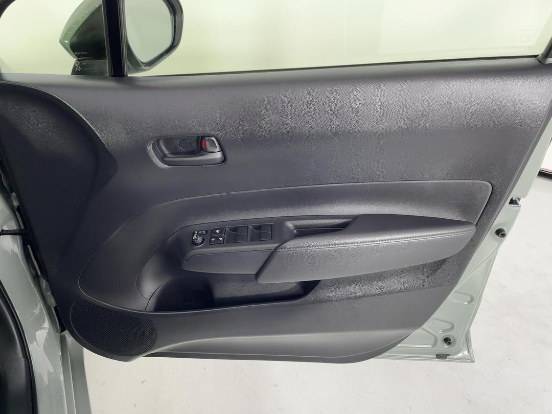 Photo '15' of Toyota Aqua