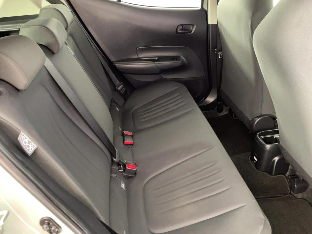 Photo '20' of Toyota Aqua