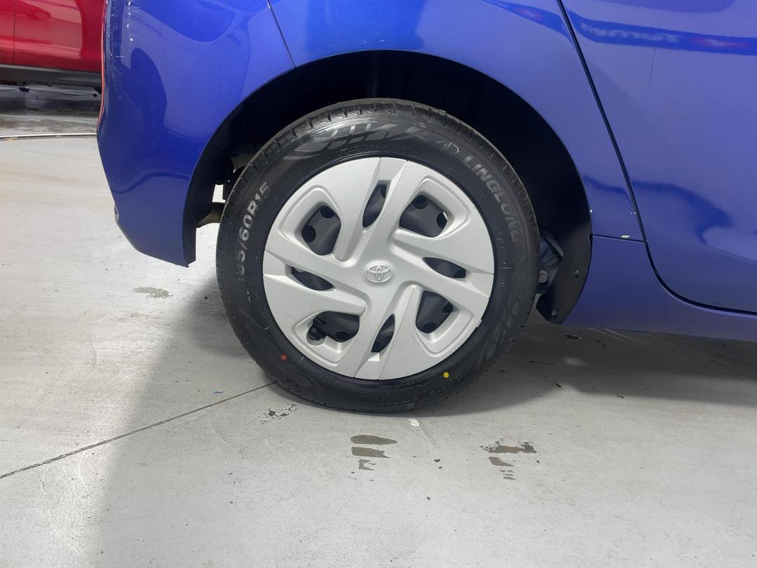 Photo '12' of Toyota Aqua