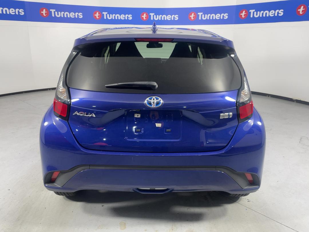 Photo '6' of Toyota Aqua