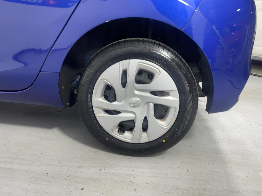 Photo '11' of Toyota Aqua