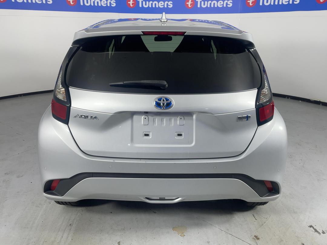 Photo '6' of Toyota Aqua