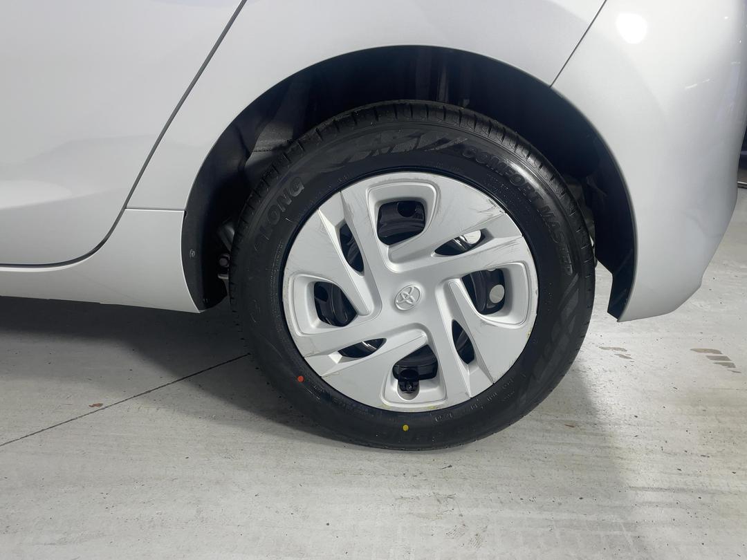 Photo '11' of Toyota Aqua