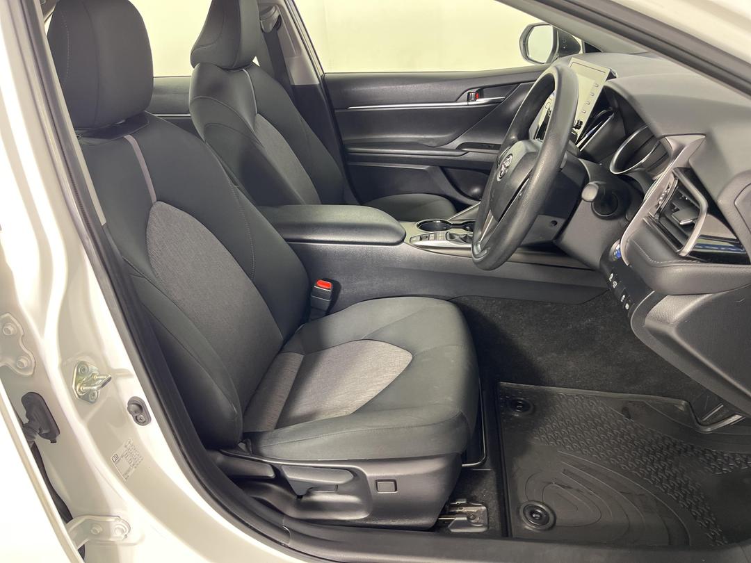 Photo '16' of Toyota Camry