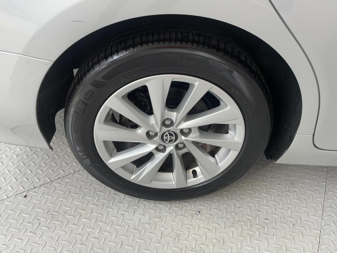 Photo '12' of Toyota Camry