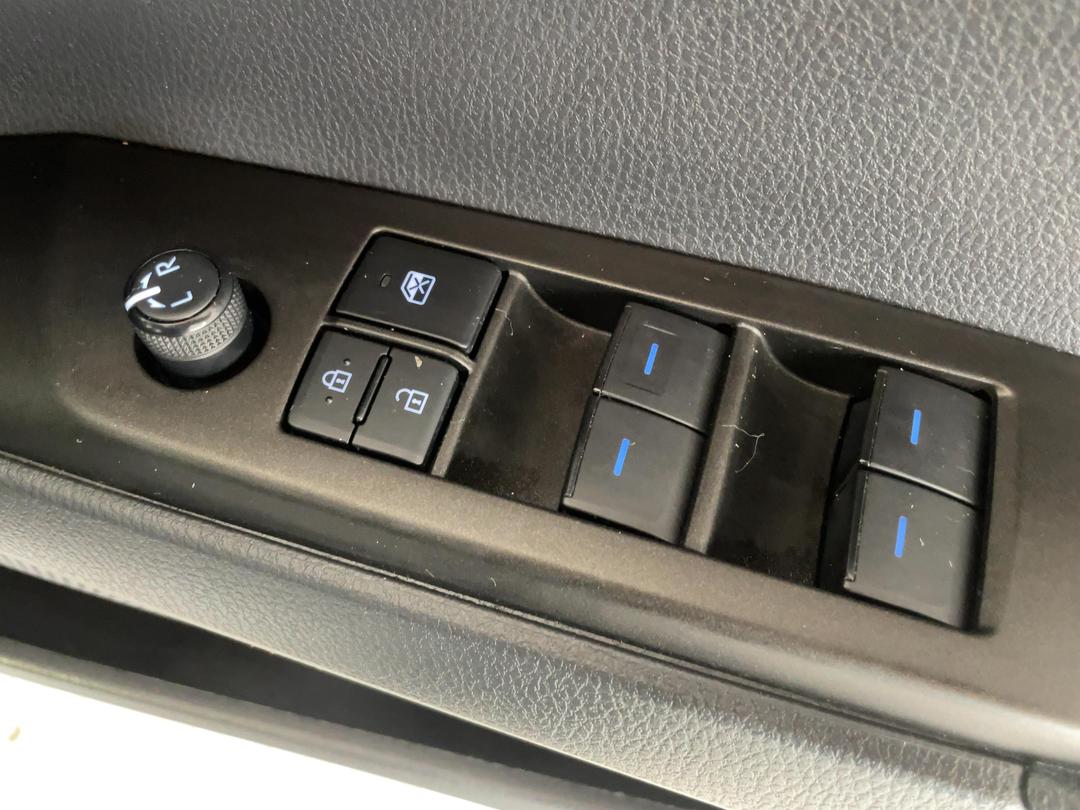 Photo '24' of Toyota Camry