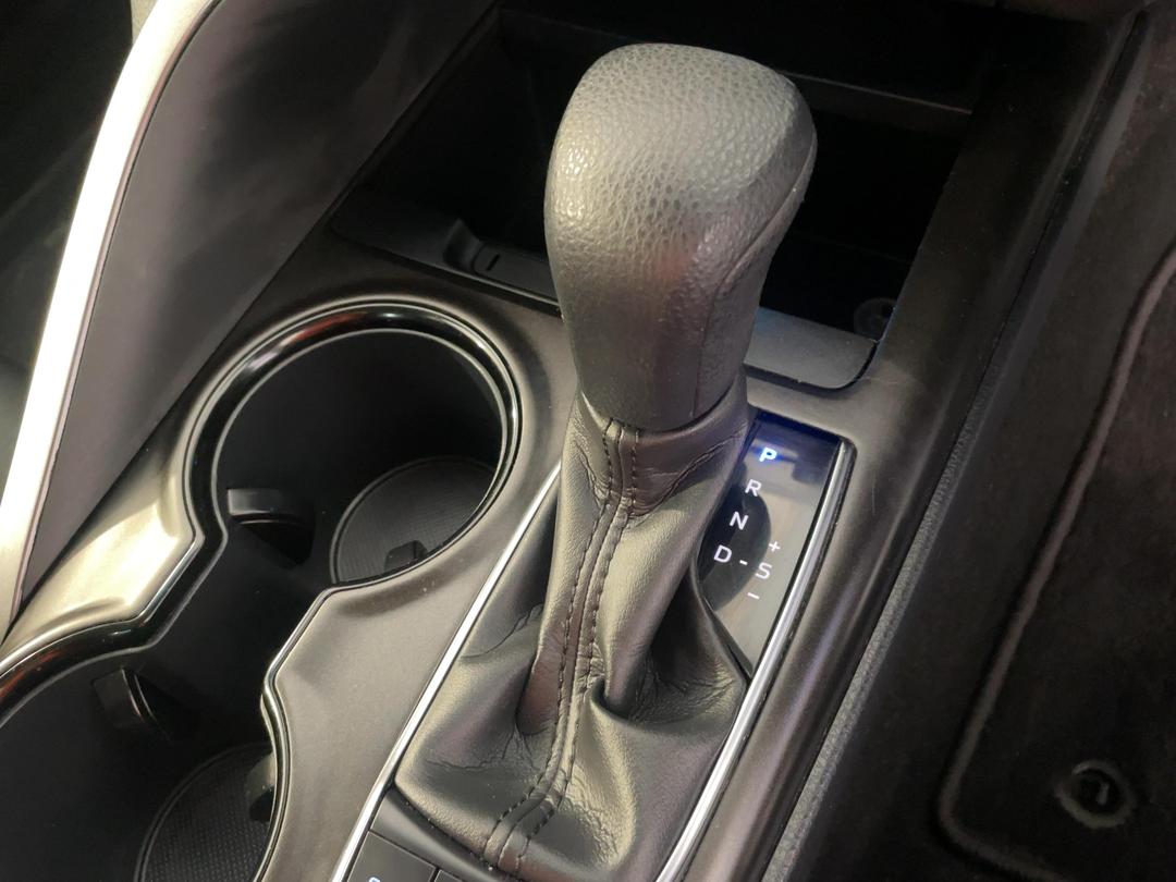Photo '32' of Toyota Camry