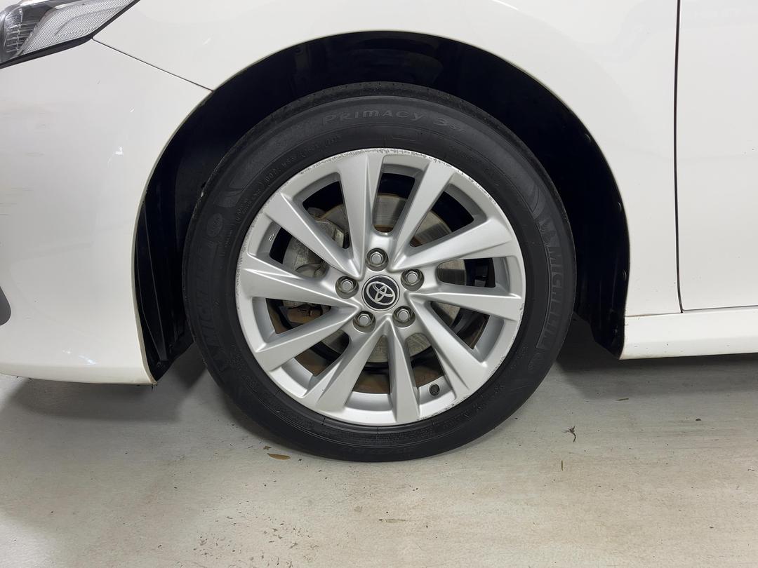 Photo '10' of Toyota Camry