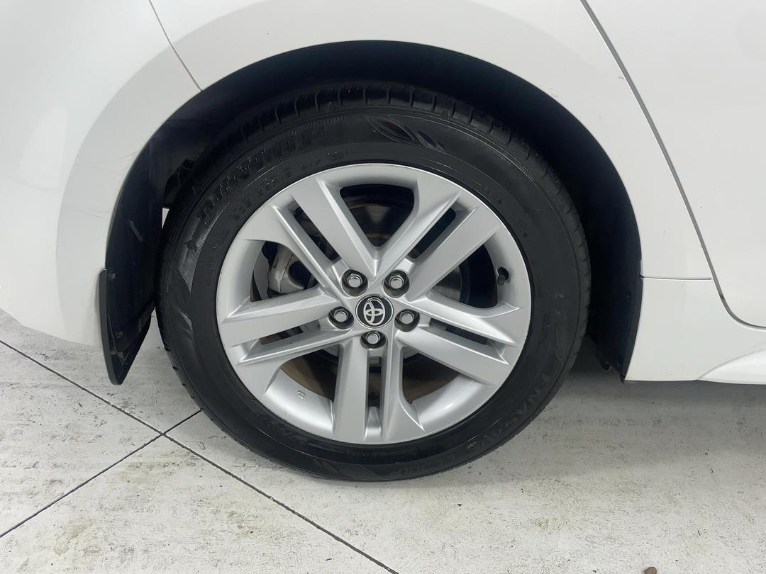 Photo '12' of Toyota Corolla