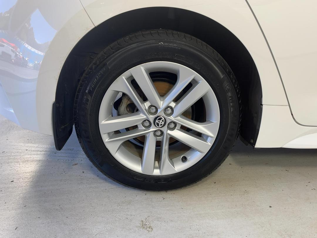 Photo '12' of Toyota Corolla