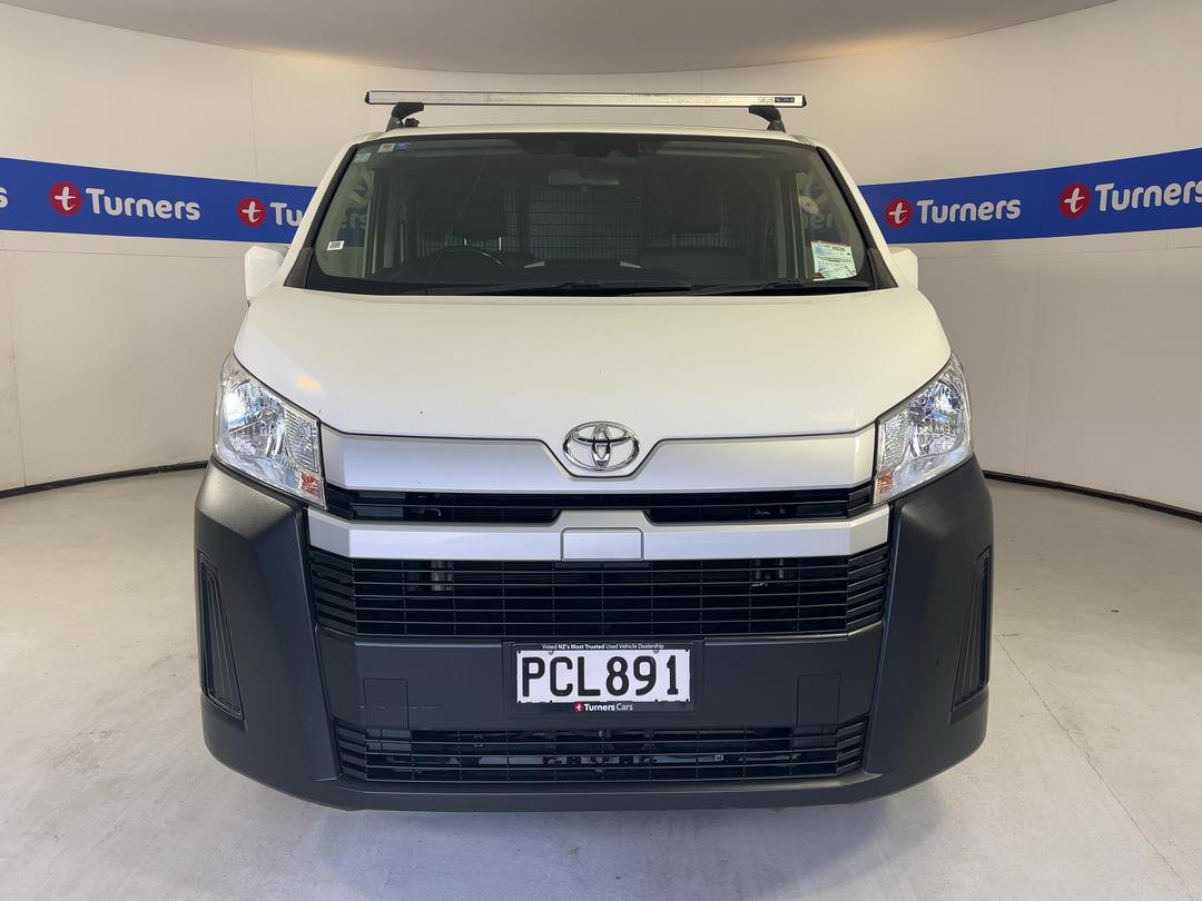 Photo '2' of Toyota Hiace