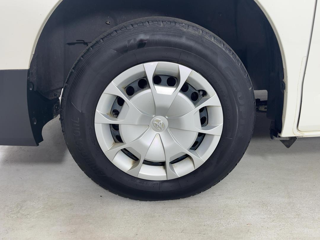 Photo '12' of Toyota Hiace