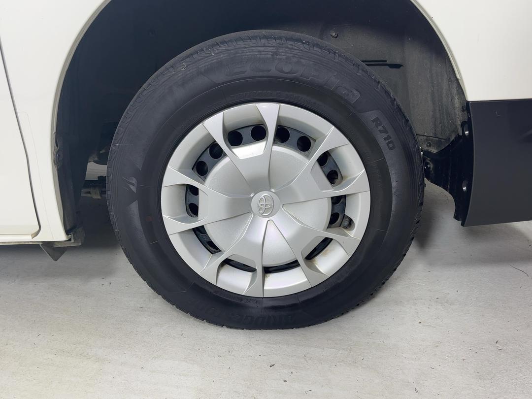 Photo '11' of Toyota Hiace