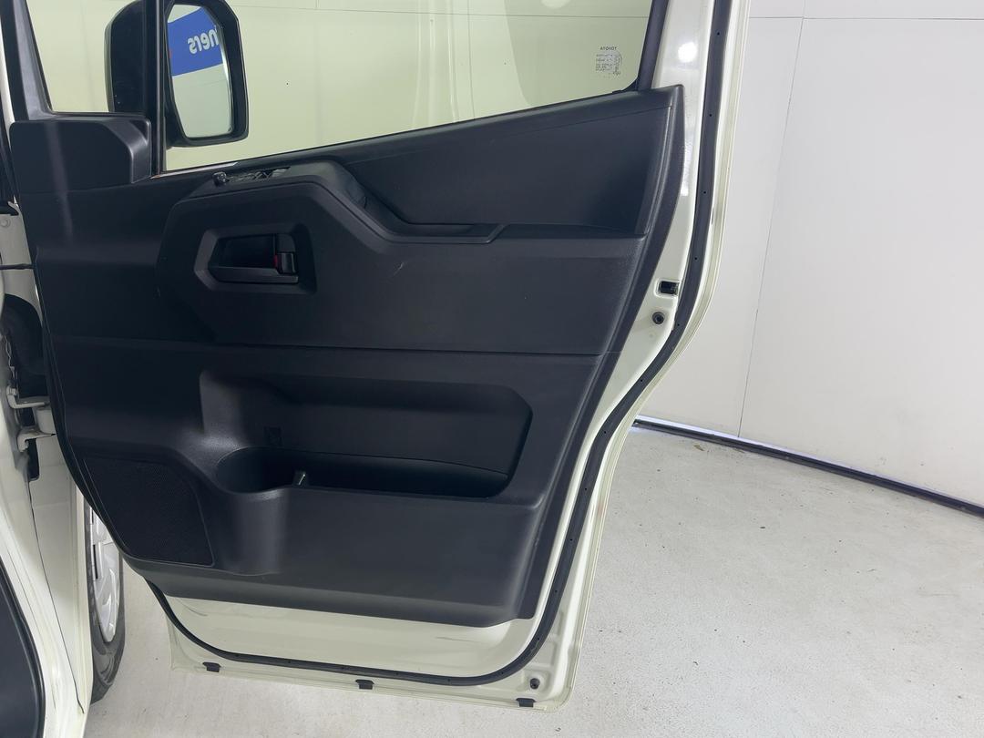 Photo '15' of Toyota Hiace
