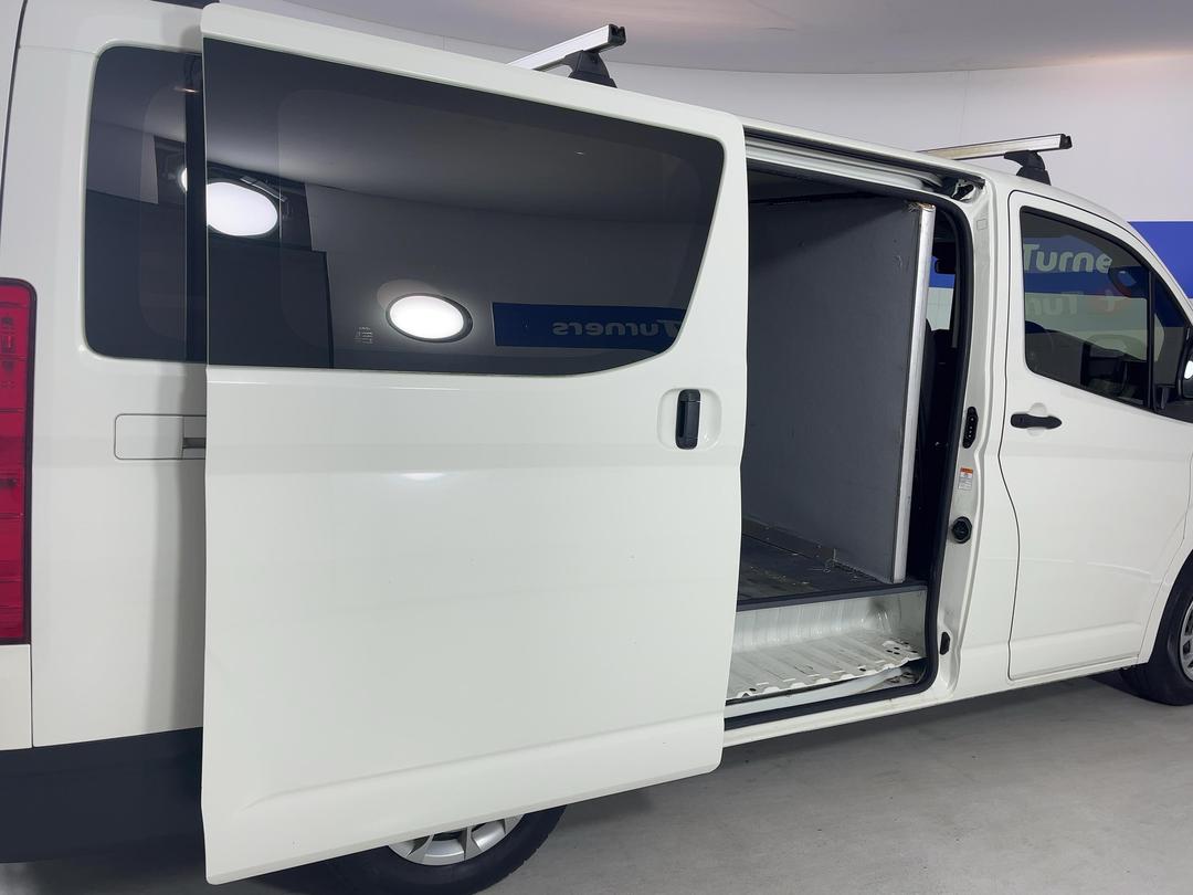 Photo '19' of Toyota Hiace
