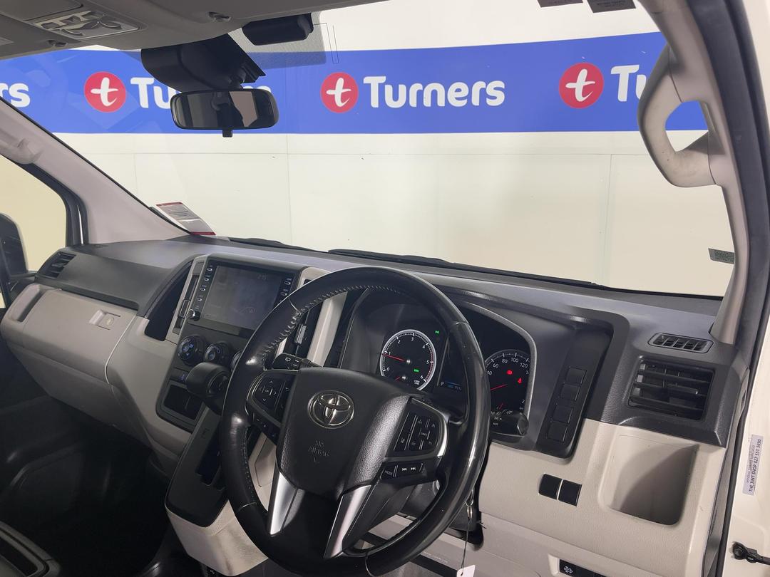 Photo '17' of Toyota Hiace