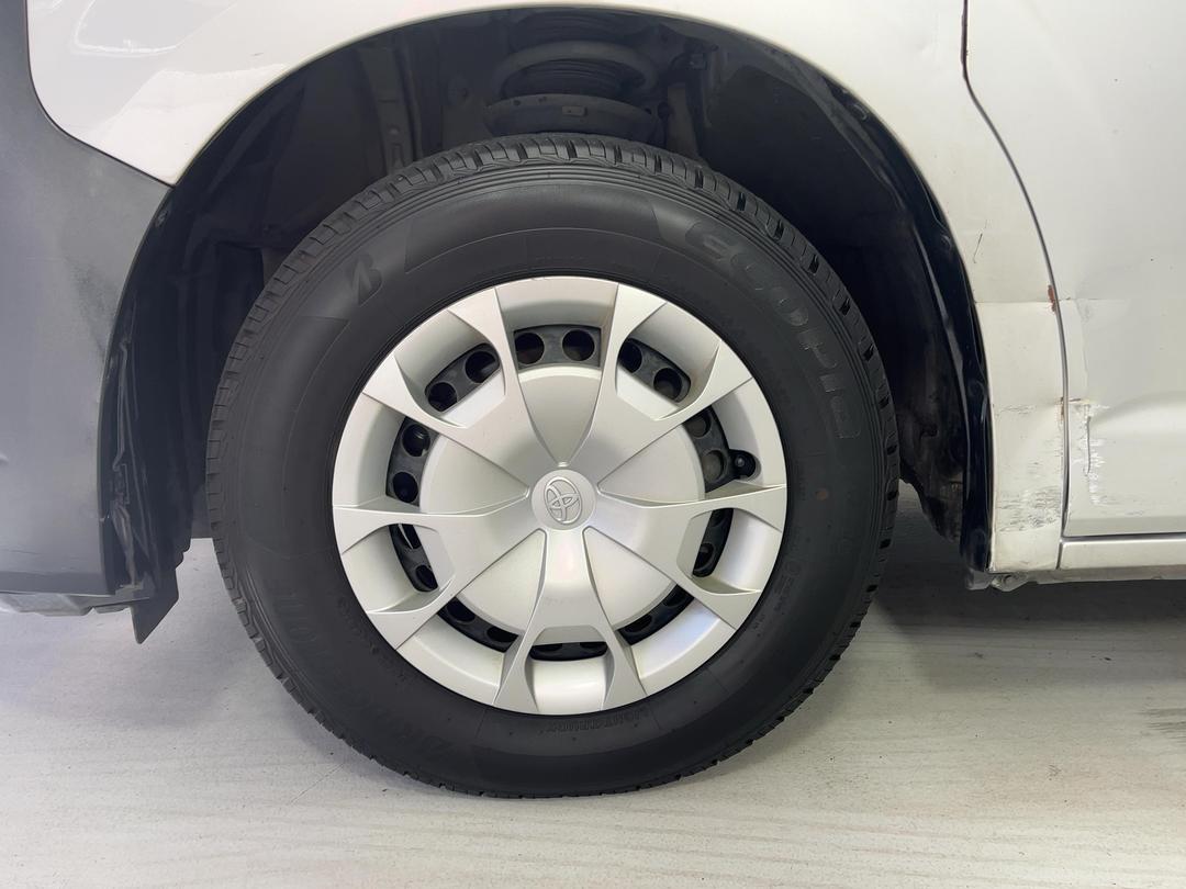 Photo '10' of Toyota Hiace