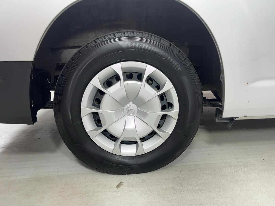 Photo '12' of Toyota Hiace
