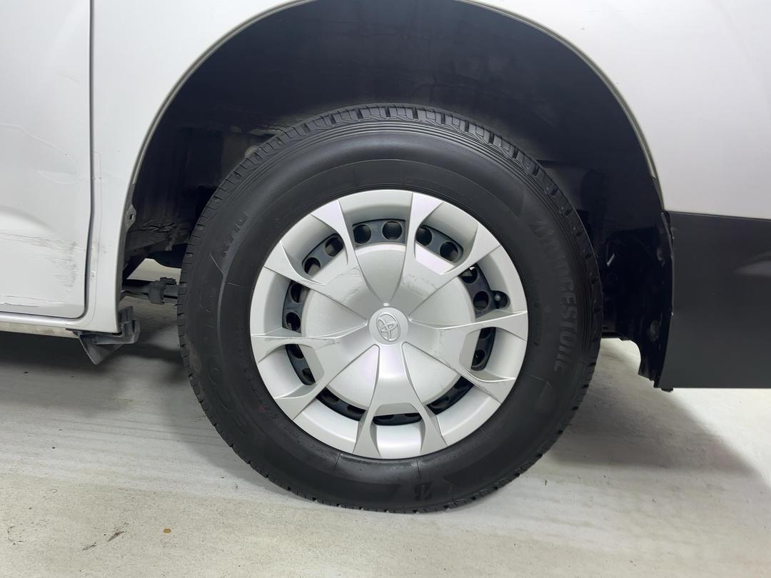 Photo '11' of Toyota Hiace