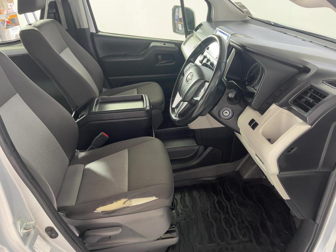 Photo '16' of Toyota Hiace