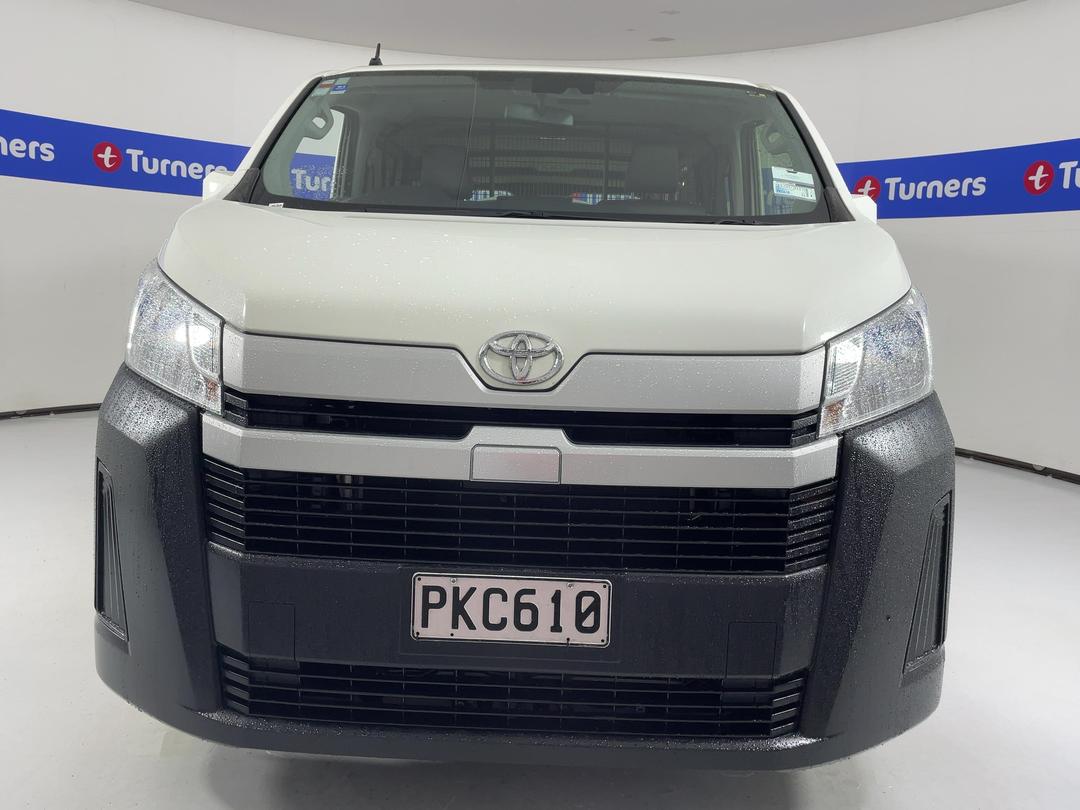 Photo '2' of Toyota Hiace